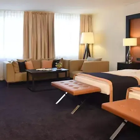 استيغينبيرغير باد هومبورغ 5*